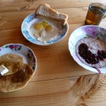 Frühstück auf Olkhon: Ei, Brei und Blini