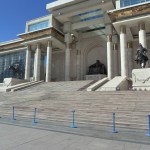 Regierungspalast mit Dshinggis Khaan, Sohn & Enkel